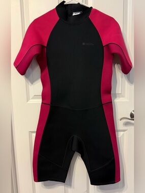 NWT - Women’s Short-Sleeve Swim Rashguard - Black & Magenta, Size 8-10